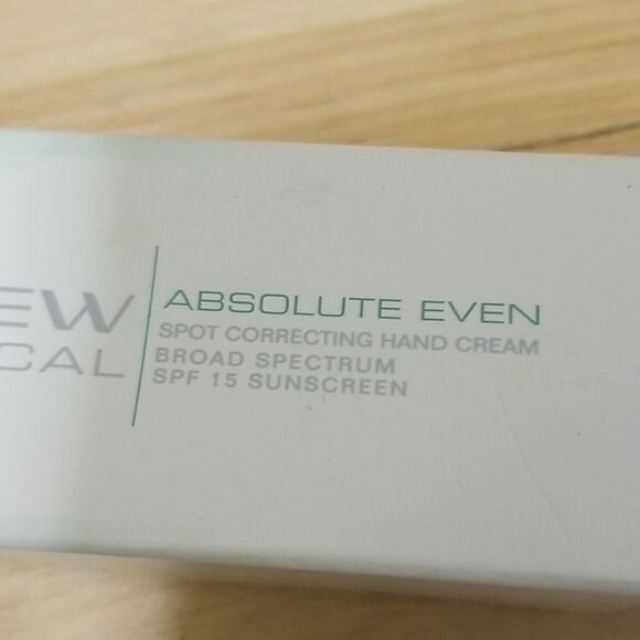 Avon AClinical Absolute Hand Cream 75g - Picture 4 of 5
